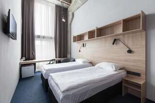 Отель Loop Hotel Vilnius Вильнюс Двухместный номер эконом-класса с 2 отдельными кроватями-1