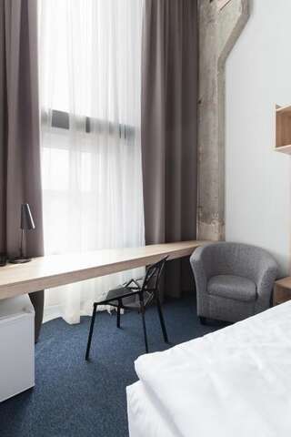 Отель Loop Hotel Vilnius Вильнюс Двухместный номер эконом-класса с 2 отдельными кроватями-3